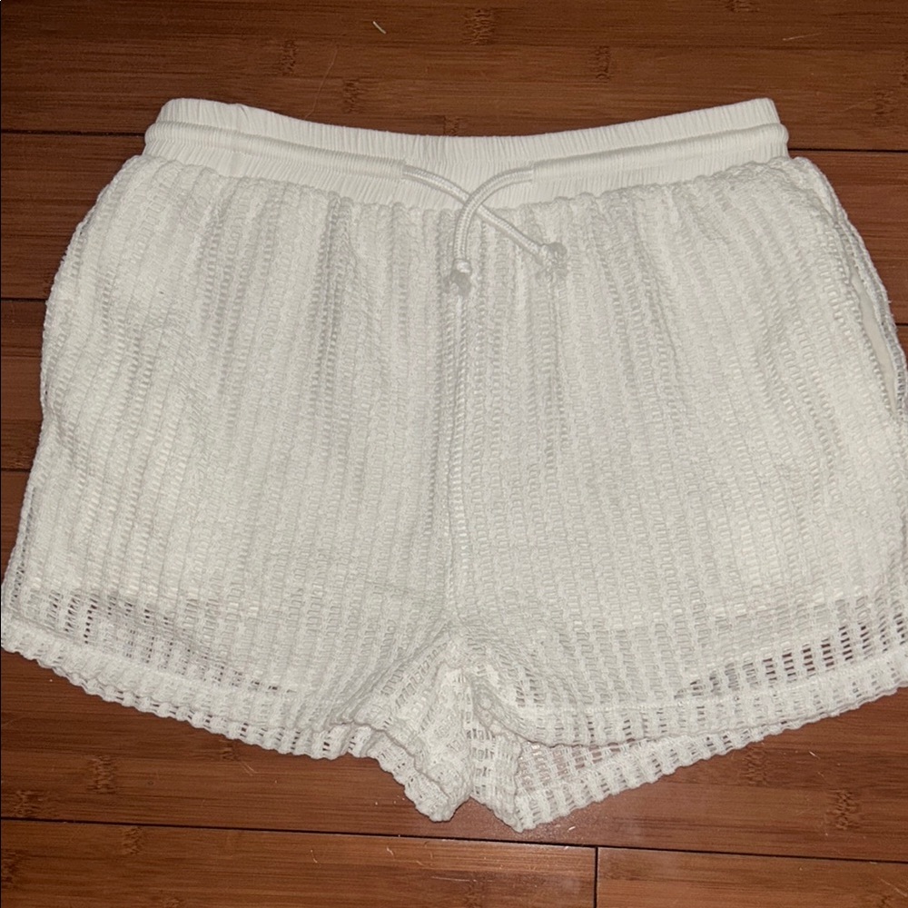 LE LIS COLLECTION. Crochet shorts Med